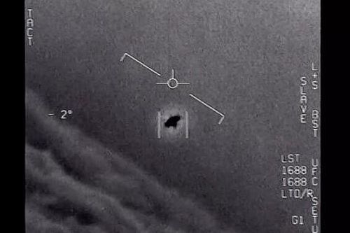 Cư dân Mỹ bất ngờ quay được cảnh UFO 'nhảy múa' trên bầu trời đêm