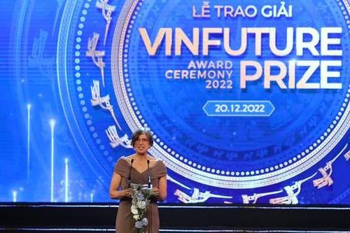 Nhà khoa học dùng tiền thưởng VinFuture hỗ trợ người tị nạn
