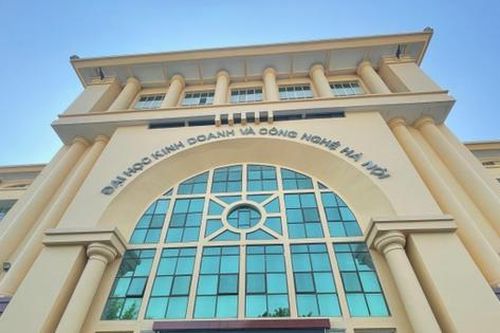 Trường đại học treo áp phích in cờ Trung Quốc: 'Đây là sự việc nghiêm trọng, sai sót do cẩu thả'