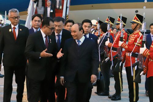Chủ tịch nước Nguyễn Xuân Phúc đến Jakarta, bắt đầu thăm Indonesia