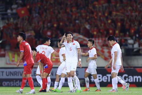 ĐT Việt Nam 6-0 Lào: Ơn giời, Hậu đây rồi!
