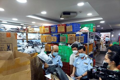 Tổng cục Quản lý thị trường đang kiểm tra chợ bán phụ tùng xe máy lớn nhất phía Nam