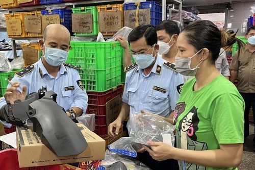 Phát hiện hàng chục nghìn sản phẩm phụ tùng xe máy nghi giả mạo
