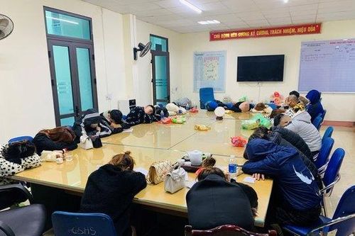 Bắt quả tang 5 đôi nam nữ mua bán dâm tại nhà nghỉ