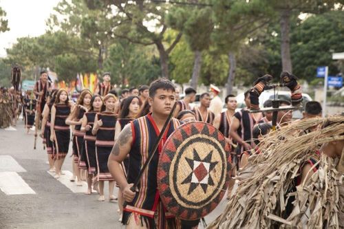 Biểu diễn cồng chiêng: Vang vọng thanh âm đại ngàn giữa lòng phố núi