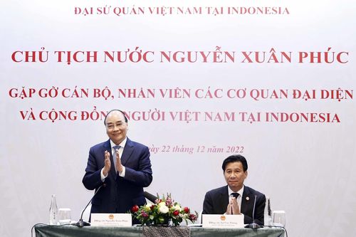 Chủ tịch nước Nguyễn Xuân Phúc gặp cộng đồng người Việt tại Indonesia