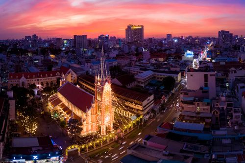 Các nhà thờ ở TP.HCM rực rỡ sắc màu đón lễ Giáng sinh