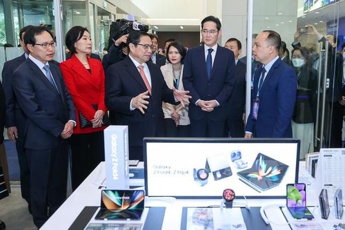 Thủ tướng đề nghị Samsung coi Việt Nam là 'cứ điểm' quan trọng nhất, chiến lược toàn cầu