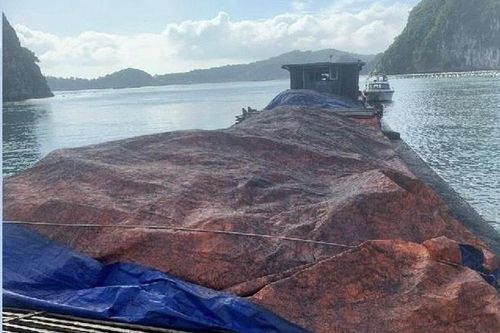 Bắt giữ tàu chở hơn 100 tấn than không rõ nguồn gốc