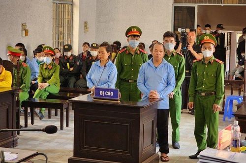 Cùng nhân tình sát hại chồng, nữ bị cáo bật khóc, tỏ ra ân hận