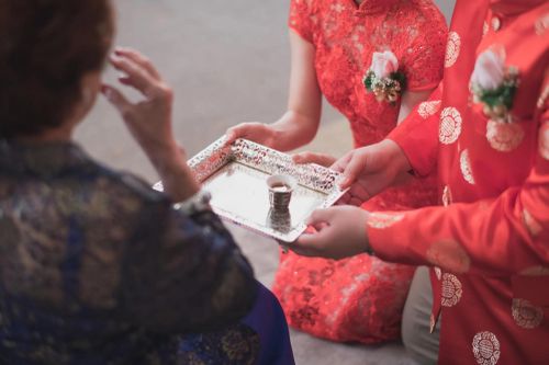 Dân mạng Trung Quốc bất ngờ vì cách cụ bà khuyên cháu gái chọn chồng