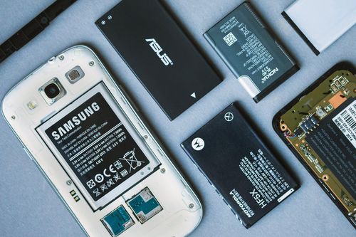 EU có thể mang pin rời trở lại smartphone