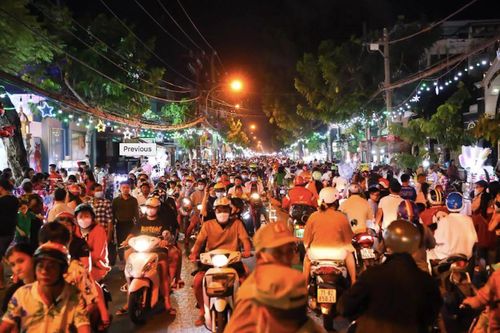 Trung tâm TP Hồ Chí Minh đông nghẹt đêm Giáng sinh