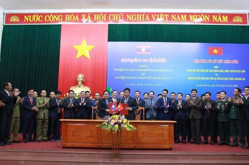 Hai tỉnh Quảng Bình và Savannakhet ký hợp tác bảo vệ vùng biên giới