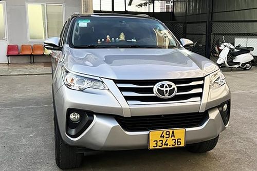 Tài xế taxi bị tạm giữ xe, buộc thôi việc vì xúc phạm du khách