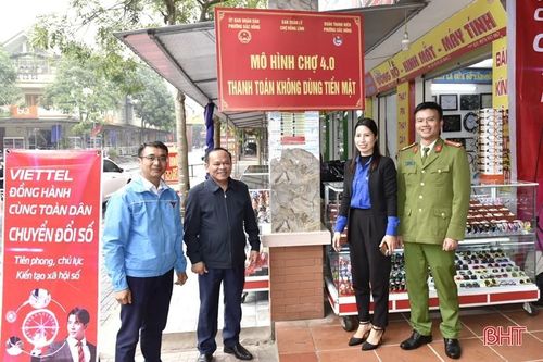 Thị xã Hồng Lĩnh ra mắt mô hình 'chợ 4.0' thanh toán không dùng tiền mặt