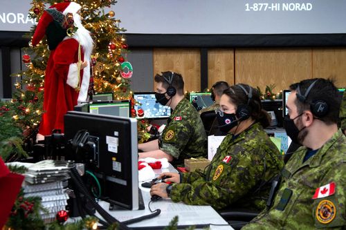 Bão tuyết bao trùm Mỹ, ông già Noel vẫn đi phát quà