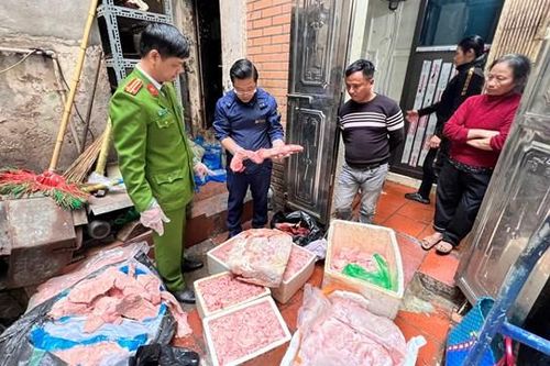 Hà Nội: Thu giữ hơn 2 tấn thực phẩm bốc mùi, chuẩn bị lên bàn nhậu