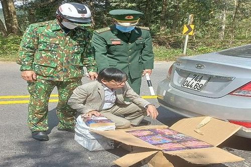 Bắt vụ vận chuyển hàng chục kg pháo đang trên đường từ cửa khẩu về xuôi