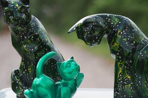 Độc đáo linh vật mèo làm bằng chất liệu sơn mài đón Tết Quý Mão