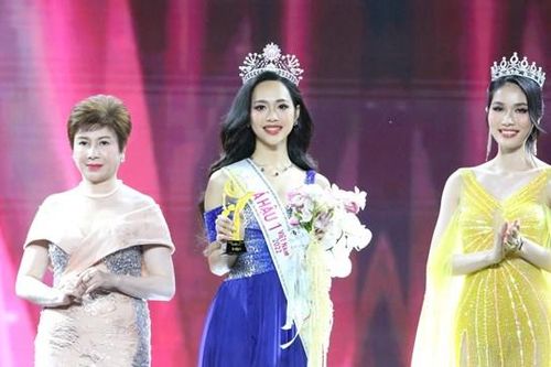 Á hậu Phương Anh lên tiếng về ồn ào mặc đầm xuyên thấu