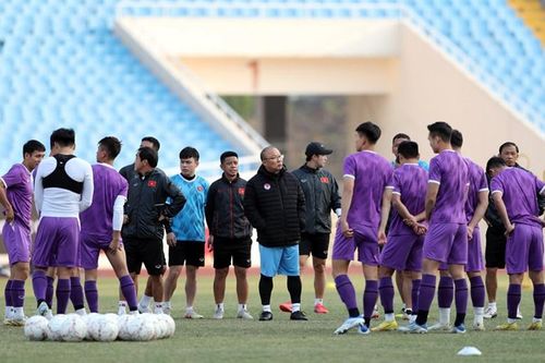 AFF Cúp 2022: Đối thủ gần, đối thủ xa