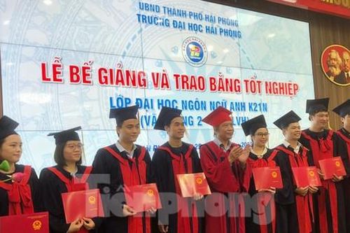 Đại học Hải Phòng xin lỗi 51 học viên bị cấp bằng muộn gần 1 năm