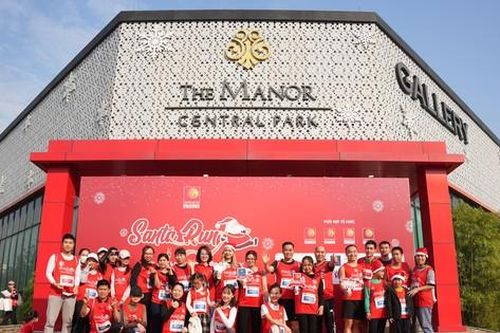Giáng sinh ấm áp với Santa Run tại The Manor Central Park