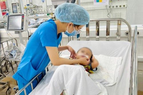 Hy hữu bệnh nhi 3 tuổi sốt cao, nguy kịch được cứu sống sau 3 tháng