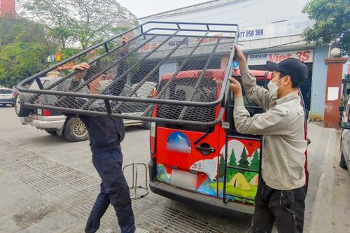 Tài xế loay hoay tìm cách đưa ôtô về nguyên bản để đăng kiểm