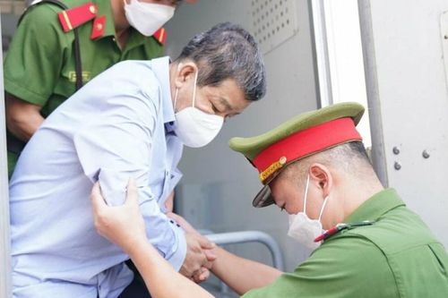 Hôm nay, cựu Chủ tịch tỉnh Bình Dương Trần Thanh Liêm tiếp tục hầu tòa