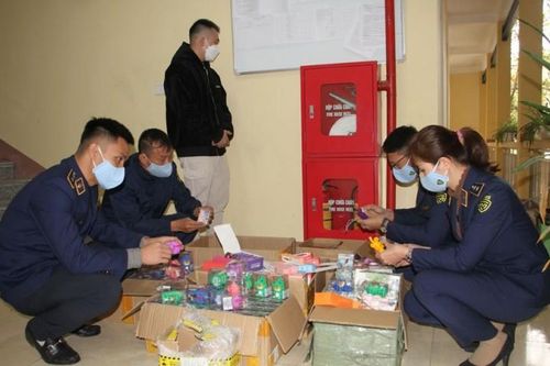 Quản lý thị trường Hà Nội, Thái Nguyên thu giữ hàng nghìn sản phẩm thuốc lá điện tử