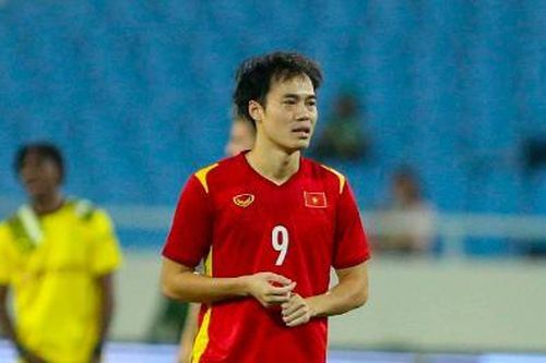Văn Toàn xin lỗi vì tấm thẻ đỏ, thầy Park an ủi học trò