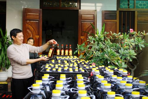 Làng nghề nước mắm Khúc Phụ tất bật vào vụ Tết