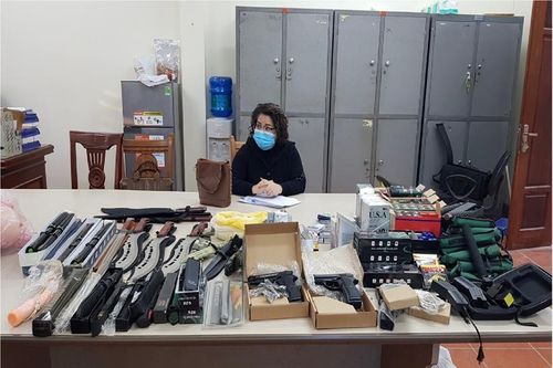 Bắt giữ lô hàng vũ khí thô sơ, công cụ hỗ trợ hơn 1,5 tỉ đồng