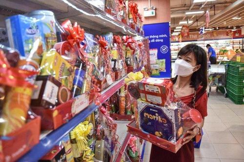 Bào ngư, khô heo mắc mật vào giỏ quà Tết