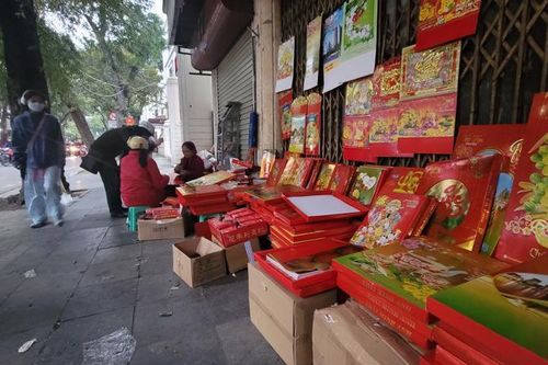 Kinh tế khó khăn khiến thị trường lịch Tết trầm lắng