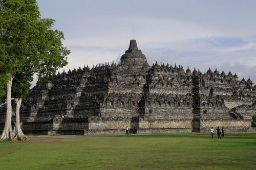 Ghé thăm đền Borobudur - một trong những di tích Phật giáo vĩ đại nhất trên thế giới