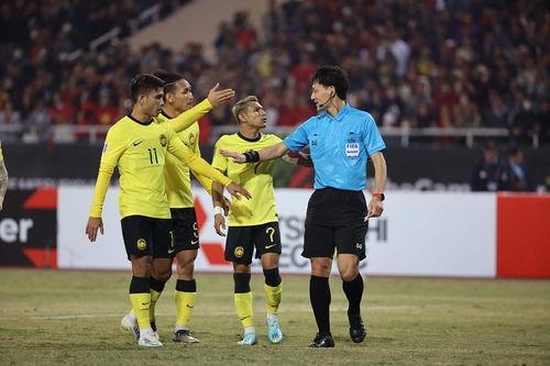 Malaysia tìm cách khiếu nại trọng tài sau trận thua tuyển Việt Nam