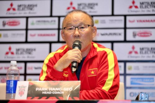 HLV Park Hang Seo: Tuyển Việt Nam thắng Singapore vào bán kết AFF Cup
