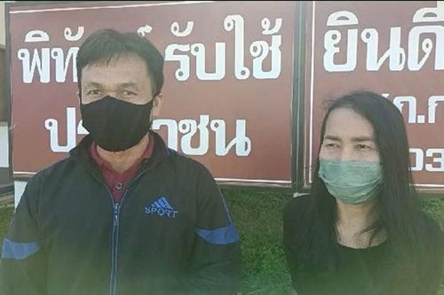 Trên đường về quê, chồng bỏ quên vợ khiến cô 'cuốc bộ' 20km tìm sự giúp đỡ