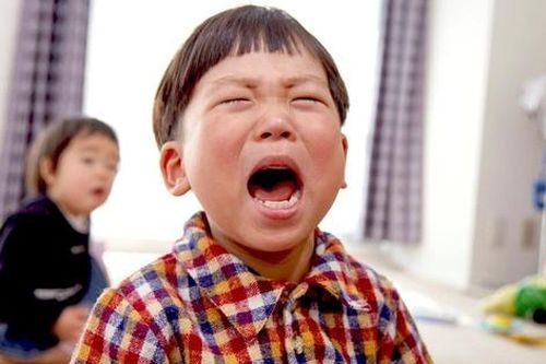 Bố mẹ thấy trẻ có 3 biểu hiện sau cần chỉnh đốn sớm