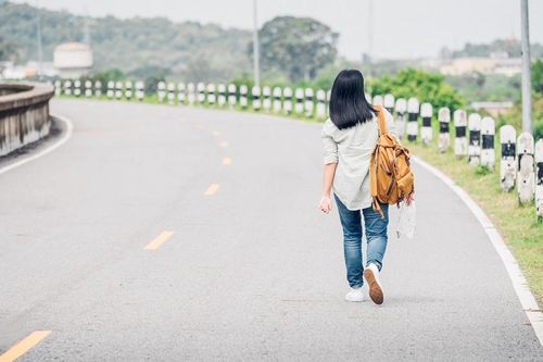 Về quê ăn Tết, chồng bỏ quên vợ trên đường cao tốc lúc trời chưa sáng