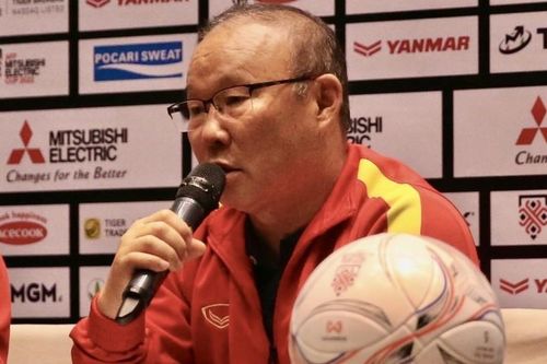 HLV Park Hang Seo: 'Tôi đã nhắc nhở Văn Hậu về lối chơi nguy hiểm'
