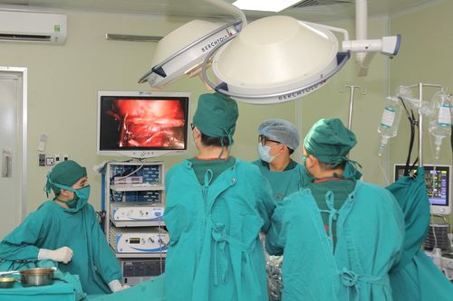Hai bệnh nhân phổi đông đặc, nhiều ổ cặn xơ hóa nghi di chứng hậu COVID-19