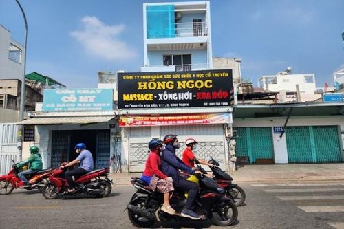 Nữ nhân viên công ty y học cổ truyền 'tắm tiên' cùng khách ở TP.HCM