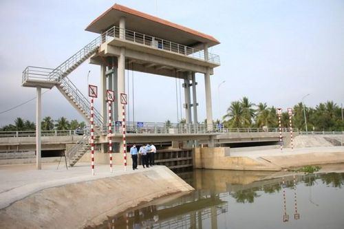 Bến Tre phát huy hiệu quả công trình trọng điểm ứng phó xâm nhập mặn
