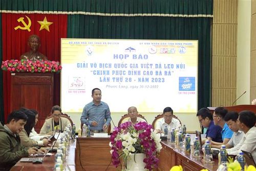 Gần 900 VĐV tham dự Giải việt dã leo núi Chinh phục đỉnh cao Bà Rá