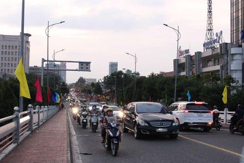 Đà Nẵng nhộn nhịp đêm cuối năm