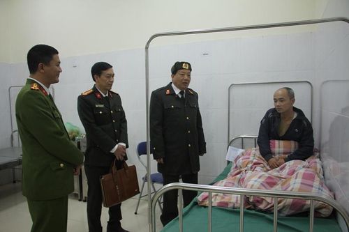 Thiếu tá Công an bị đối tượng nhiễm HIV đâm trọng thương
